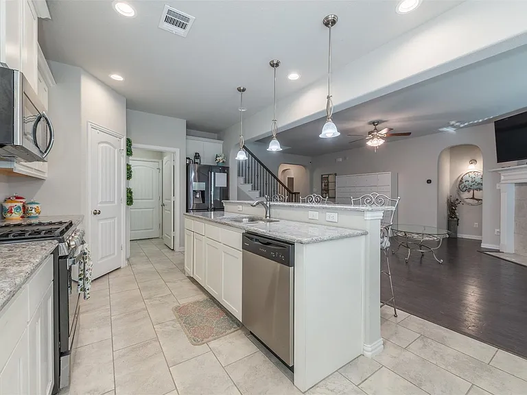 717 Seabourne Dr — Photo 18