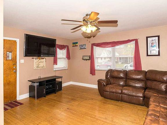 4th image of 6181 Rosslyn Ave