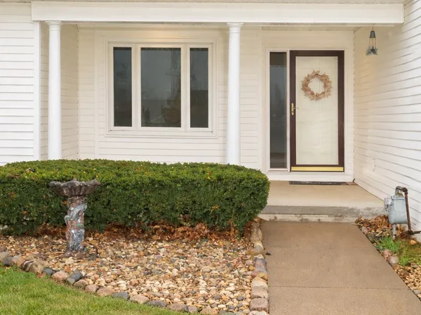 5025 Cleburne Ct, Pleasant Hill, IA 50327