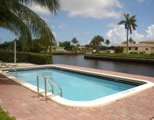 5th image of 840 Pine Dr #106
