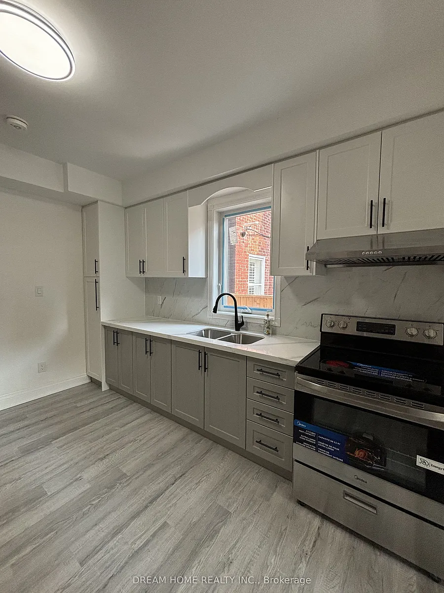Building Photo - 262 Clinton St #201
