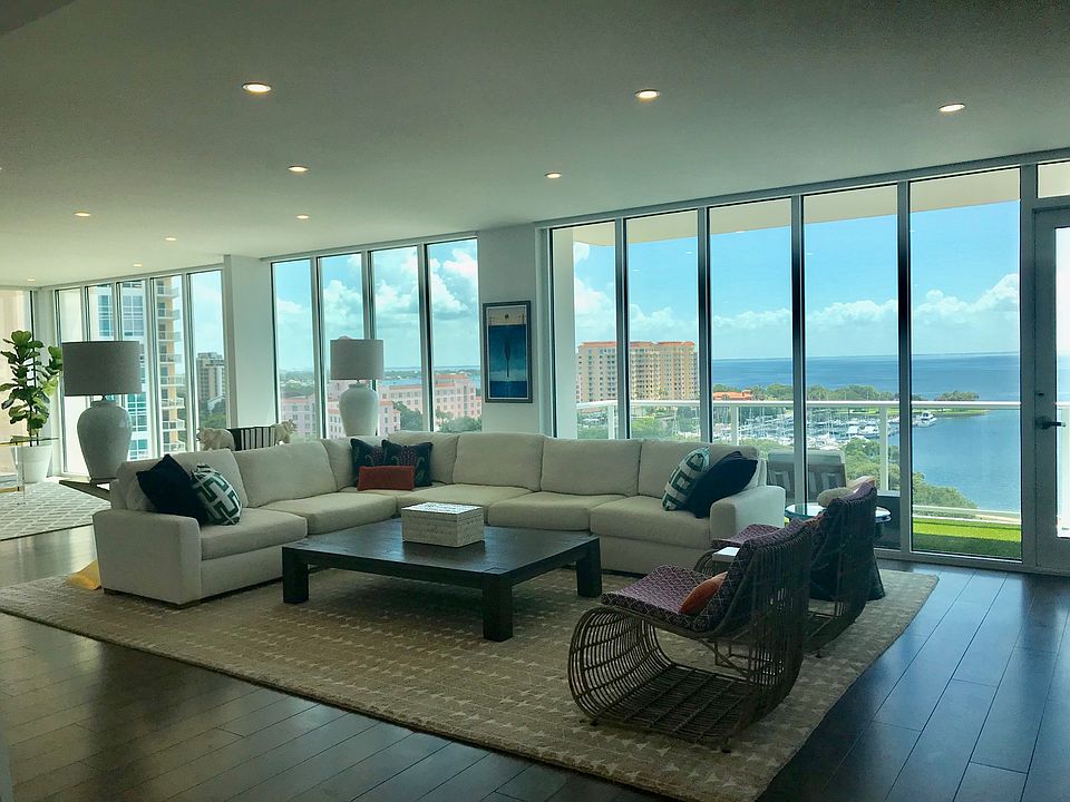 1st image of 176 4th Ave NE #1001