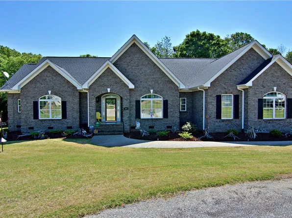 303 Weeping Willow Way, Westminster, SC 29693