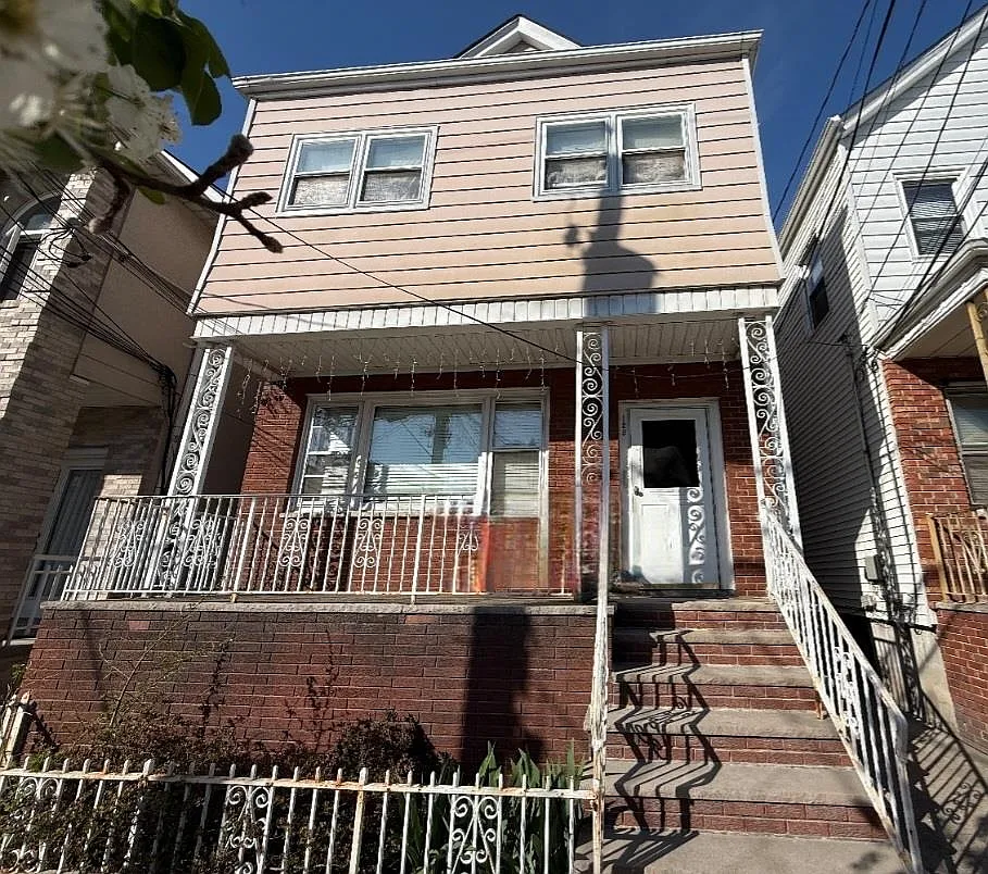 3 bed, 2.0 bath, $2,700 — Photo 1