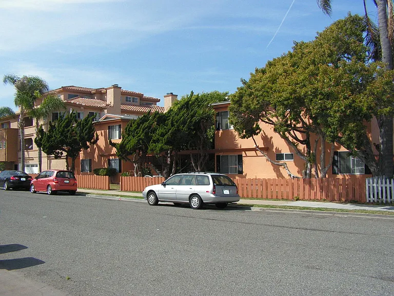 266 Daisy Ave — Photo 1