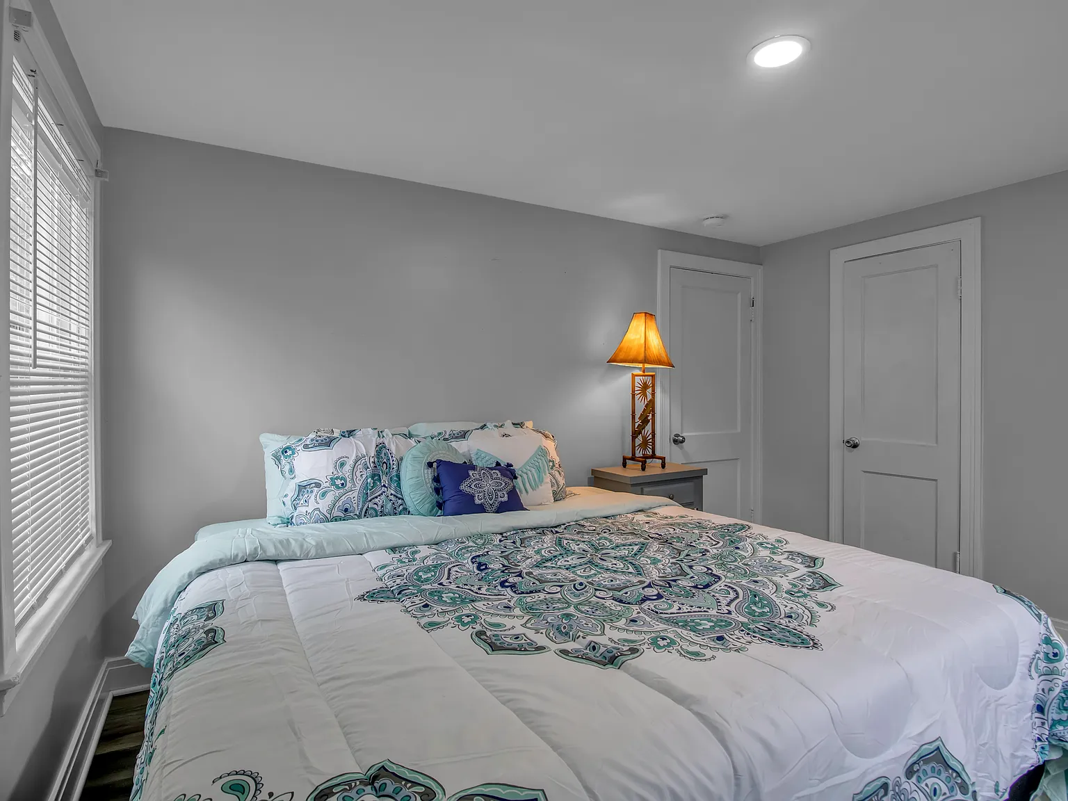 3 bed, 721 sqft, $2,000 — Photo 3