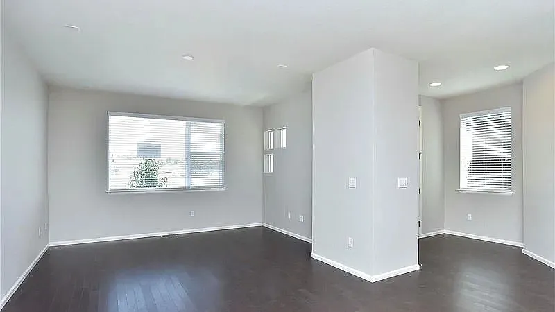 3 bed, 2596 sqft, $3,700 — Photo 4