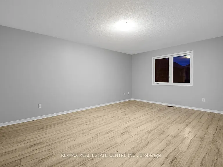 112 Commodore Dr — Photo 35