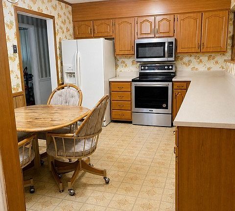 3rd image of 3504 Bennett Dr