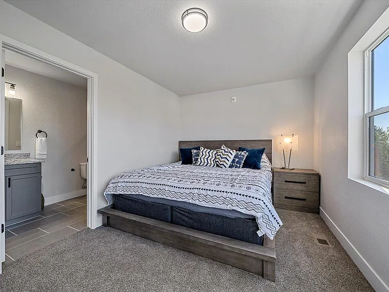 1326 Benton St — Photo 11