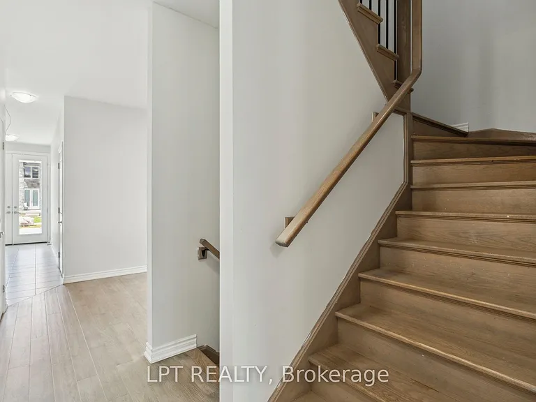 217 Louise St — Photo 12