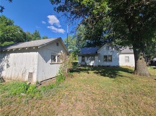 1570 Rock Rd, Fort Scott, KS 66701