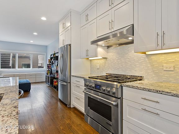 4th image of 1843 W Dickens Ave