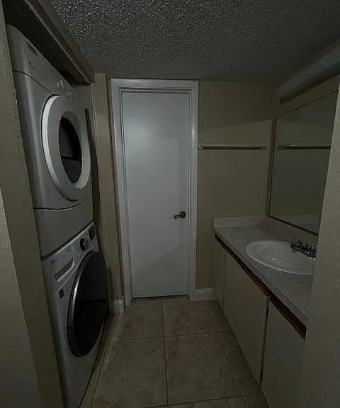 1536 SE Royal Green Cir #104 — Photo 24