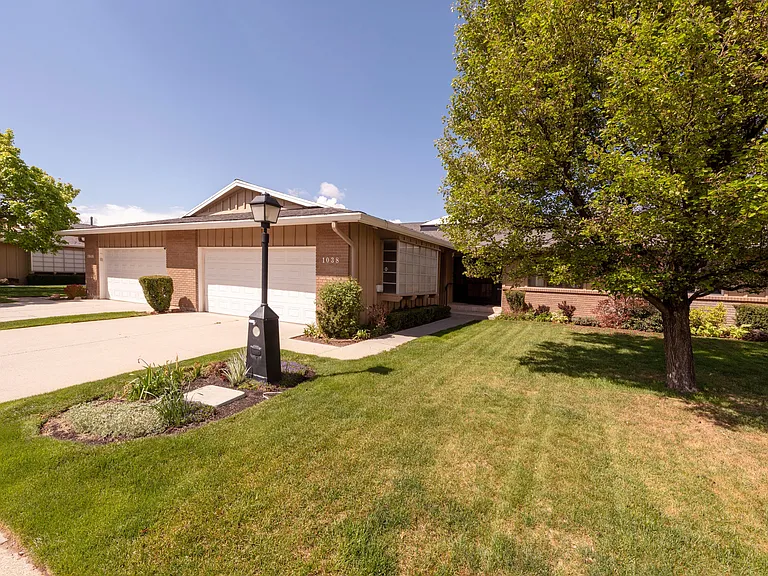 1038 S Oak Hills Way — Photo 38