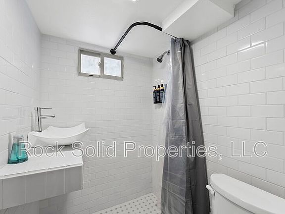3rd image of 3012 Oneil Ave #2