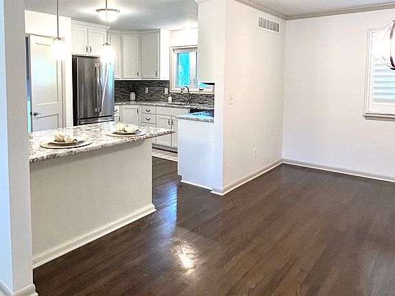 4th image of 9332 Somerset Dr