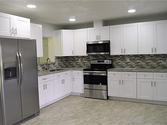3rd image of 6712 N Glen Ave