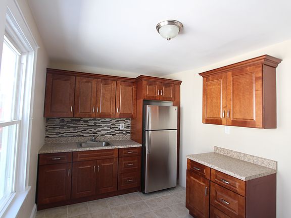 3rd image of 9 Wallace Pl #2