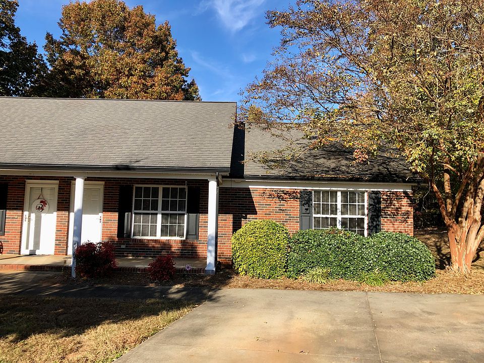 1st image of 516 Cedar Springs Dr
