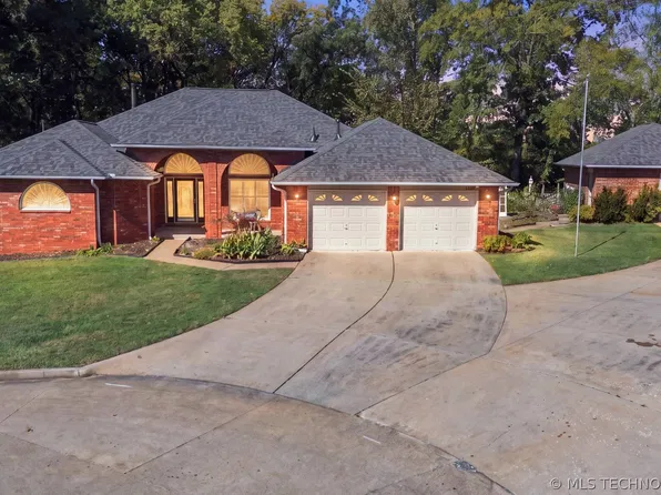 1208 Thurman St, Pryor, OK 74361