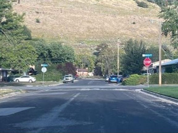 Exterior Neighborhood (street photo)