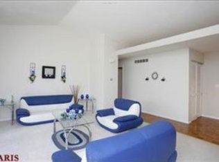 15481 Clover Ridge Dr, Chesterfield, MO 63017