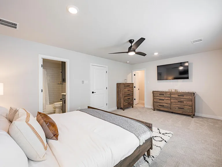 220 John Webster St — Photo 33