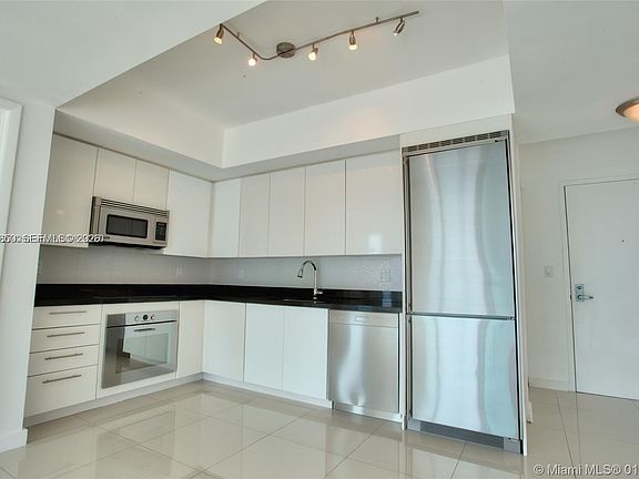 4th image of 92 SW 3rd St APT 3804