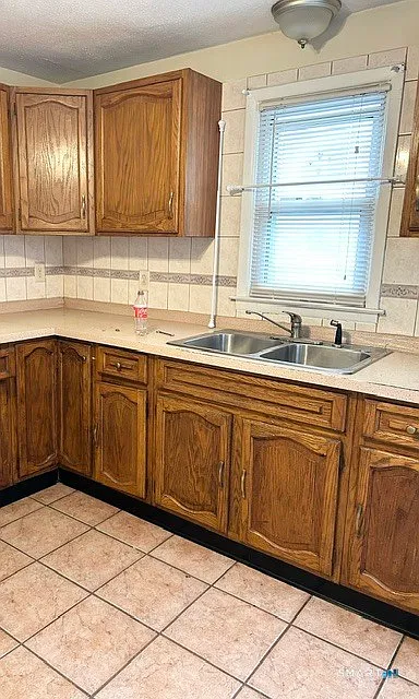 4 bed, 1.5 bath, 1188 sqft, $2,400 — Photo 2