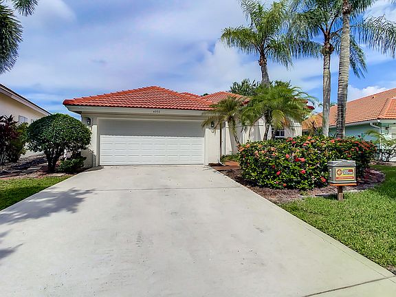 4th image of 4856 SE Mariner Village Ln