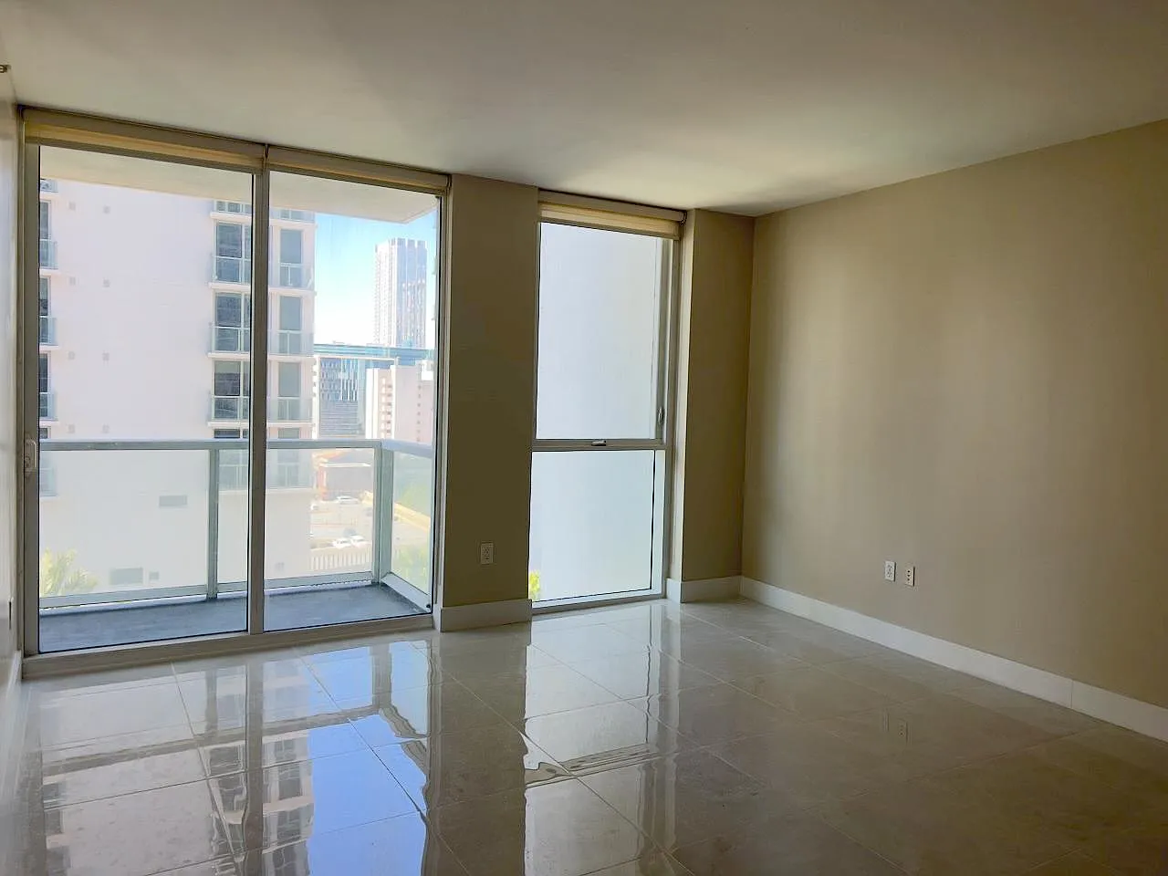 253 Ne 2nd St - Vizcayne Condo 1504 — Photo 4