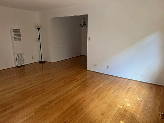 1 bed, 700 sqft, $2,296 — Photo 2