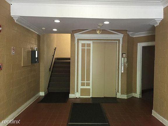 39 Charter Oak Place - Entrance