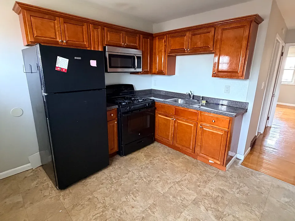217 Fairfield St #2R