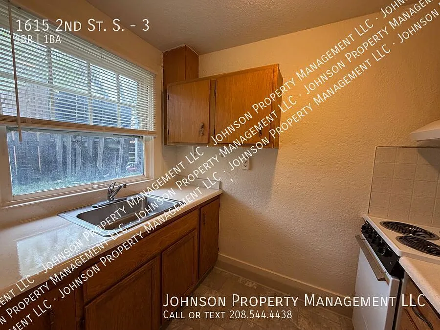 Building Photo - 1615 2nd St S #3