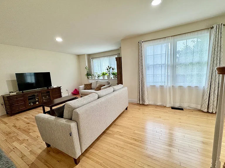 130 Turnpike Rd #8 — Photo 15