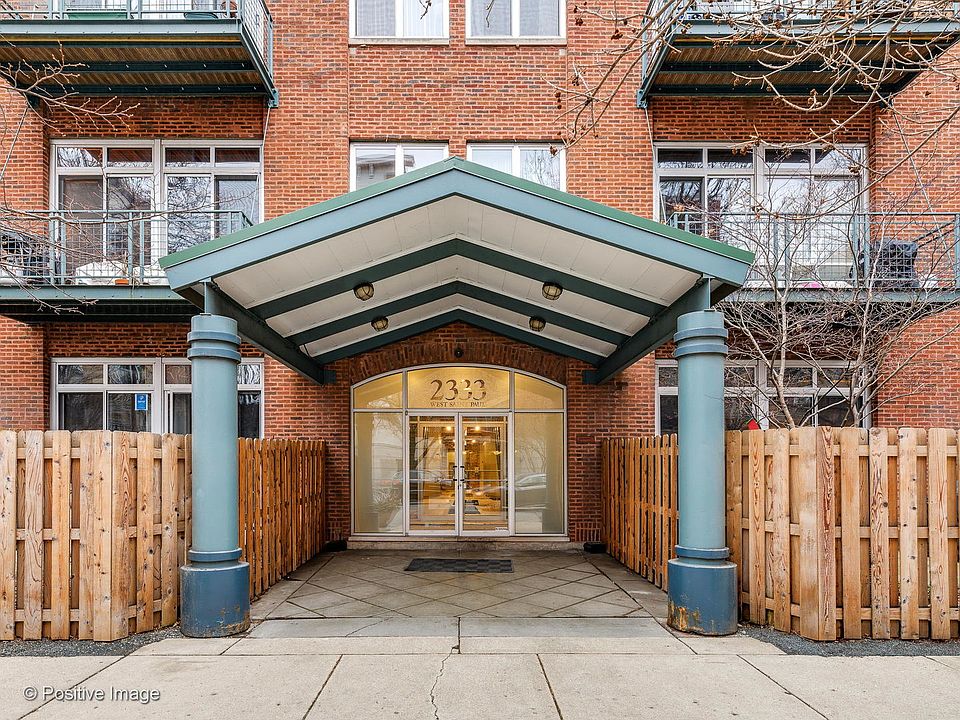 1st image of 2333 W Saint Paul Ave APT 207