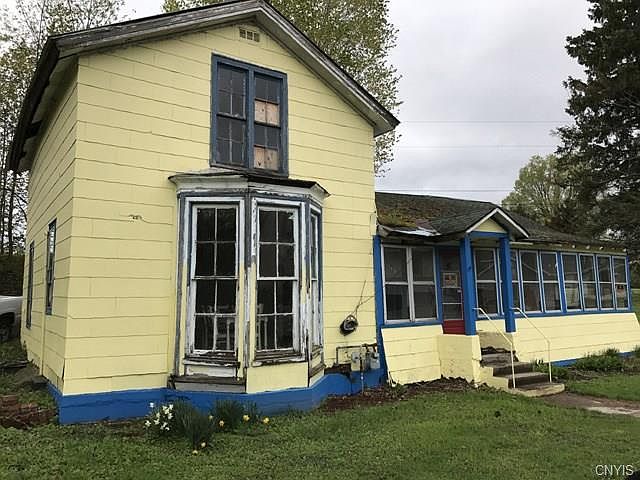 2nd image of 705 Mill St