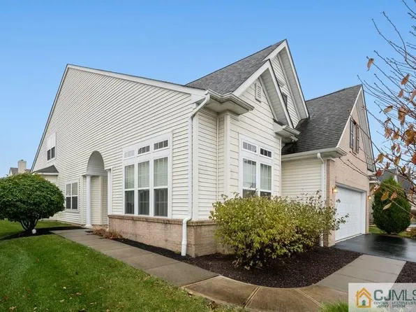 14 Nappa Ct, Monroe Township, NJ 08831
