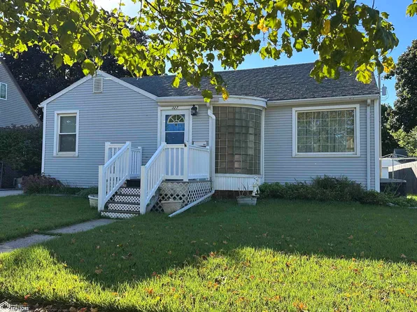 327 Lincoln Ave, Iowa Falls, IA 50126