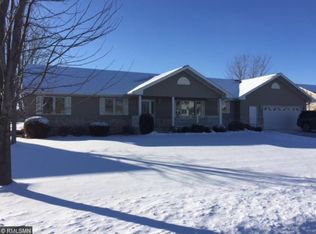 911 Maplewood Ave, Litchfield, MN 55355