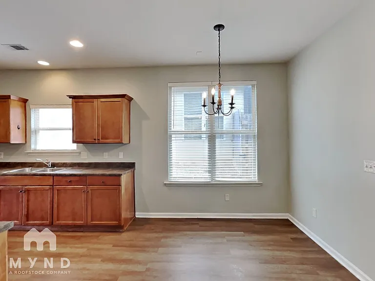1192 Washington Dr — Photo 5
