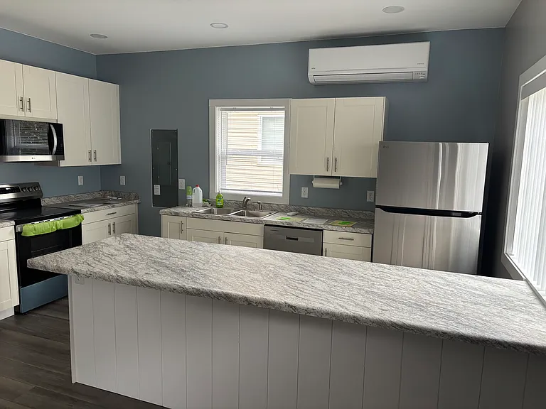 110 Grant St — Photo 2