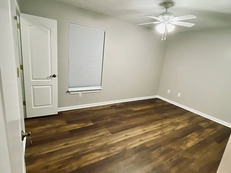 8012 Old Springfield Pike — Photo 12