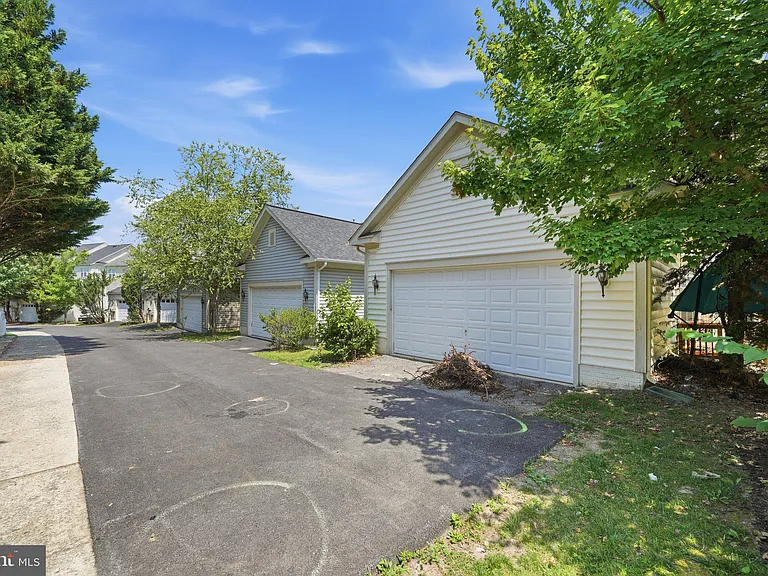 13131 Clarksburg Square Rd — Photo 49