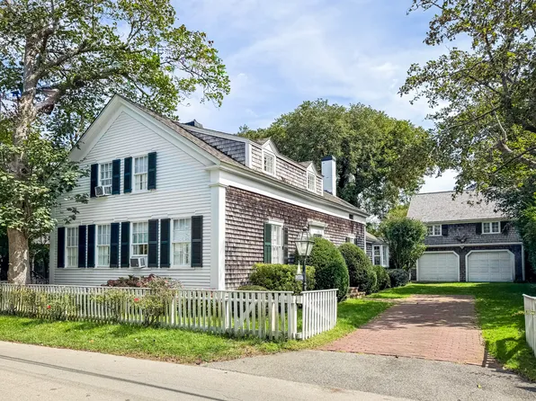 69 School St, Edgartown, MA 02539