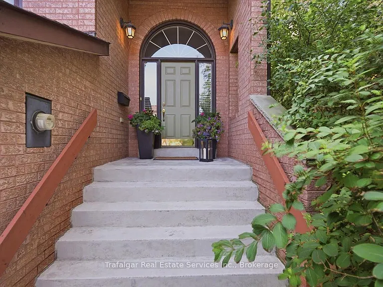 1100 Queens Ave #17 — Photo 3
