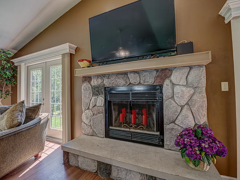 3951 Bentwood Cir W — Photo 8