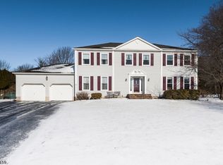 7 Farmstead Ct E, Randolph, NJ 07869